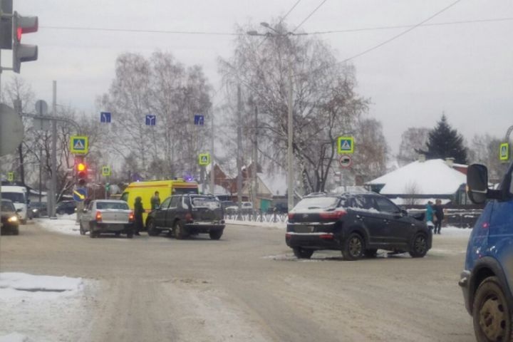  екатеринбурге московской произошло тройное дтп 