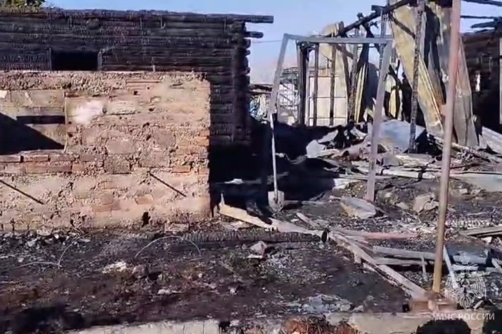  свердловские спасатели назвали причину пожара унесшего четырех 