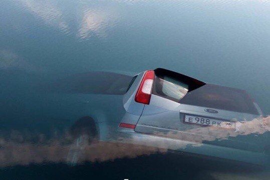  свердловском карьере автоледи утопила ford 