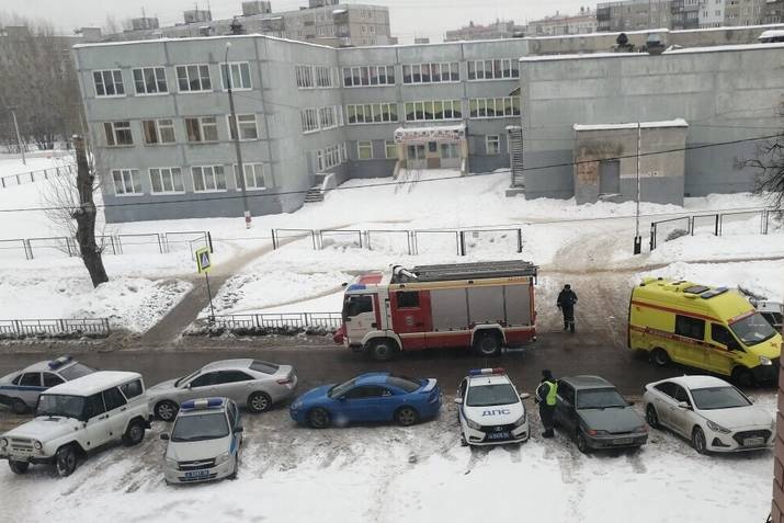  нижнем новгороде окнами школы открыли огонь 