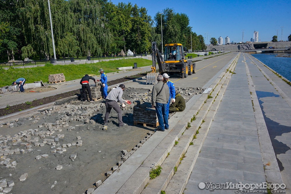  центре екатеринбурга начали реконструкцию исторического сквера 
