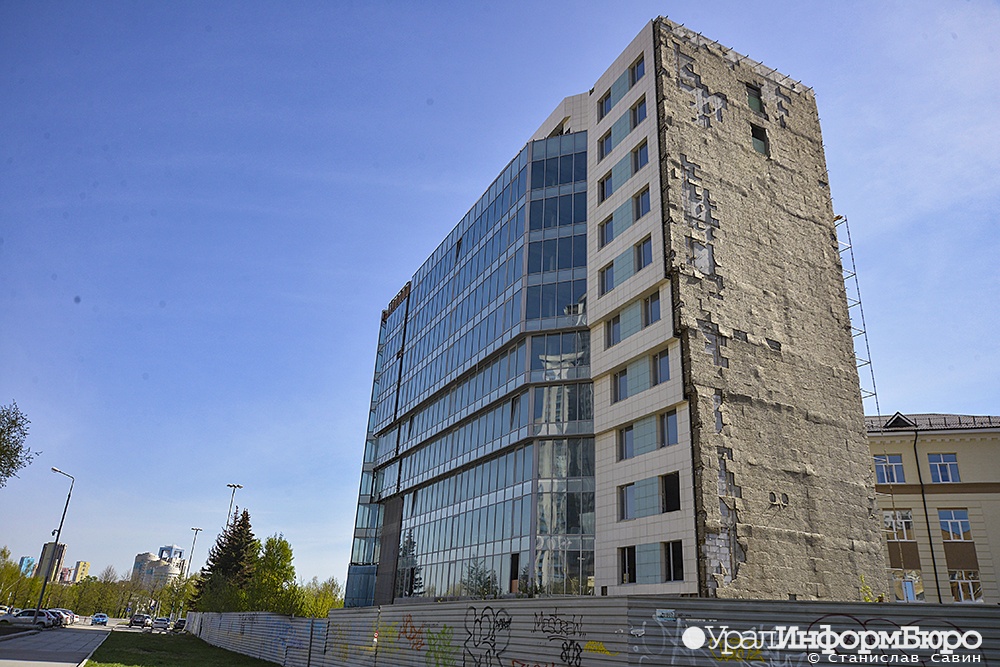  екатеринбурге начался снос недостроя белого 