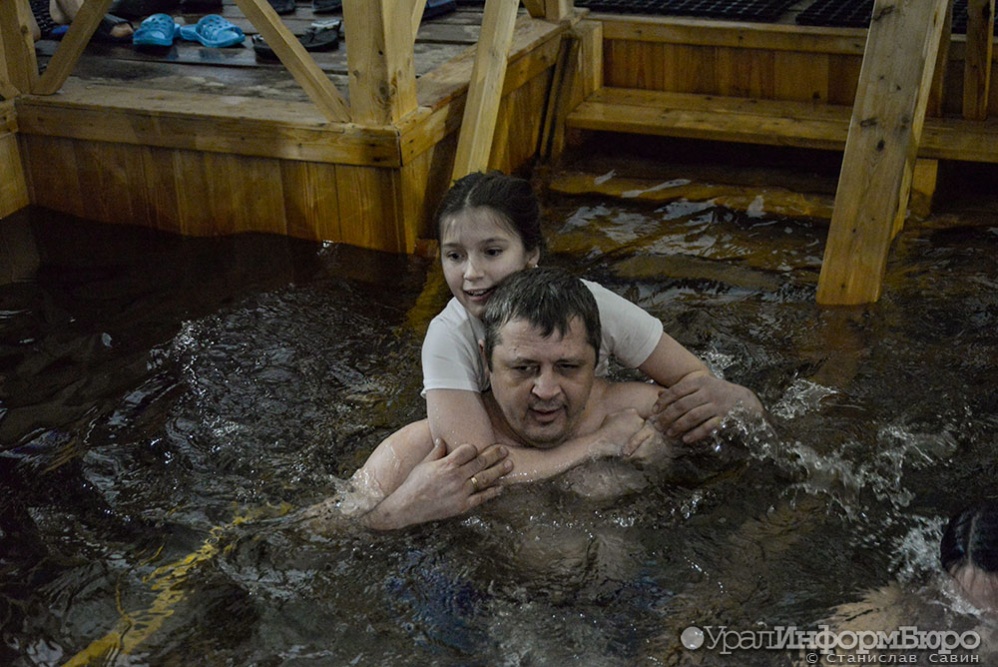  крещенские купания екатеринбурге фоторепортаж просмотре становится холодно 