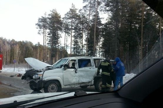  югорскую трассу парализовало тройное дтп двумя грузовиками 