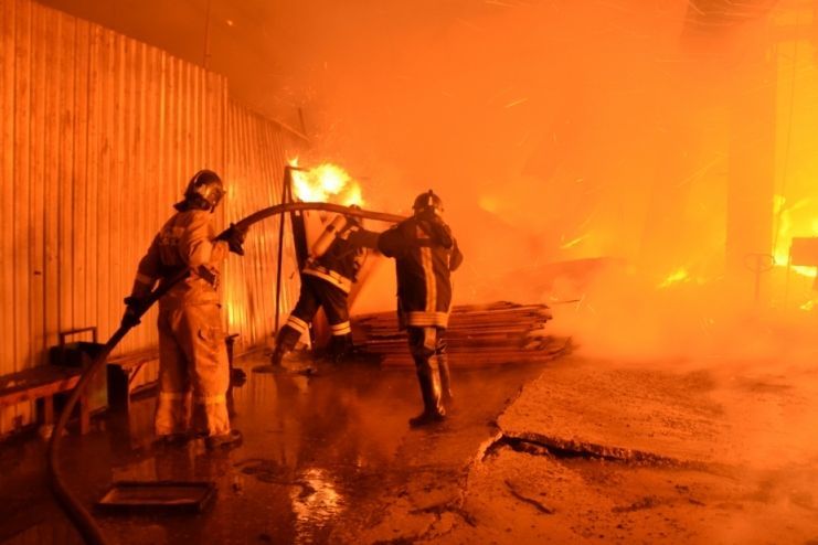 Ликвидировано открытое горение в мебельном цехе в Екатеринбурге