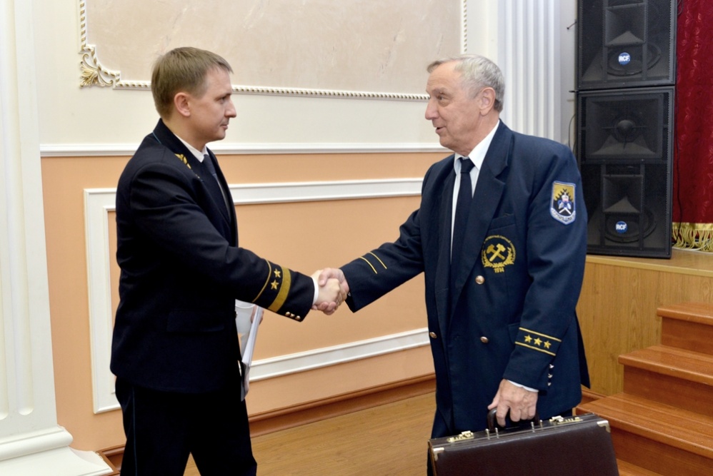  преподаватели студенты уггу выбрали ректора 