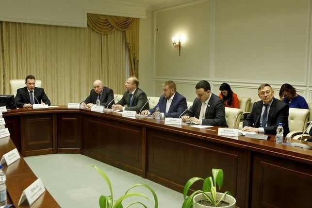  коммунисты эсеры попросили холманских защитить медведей 