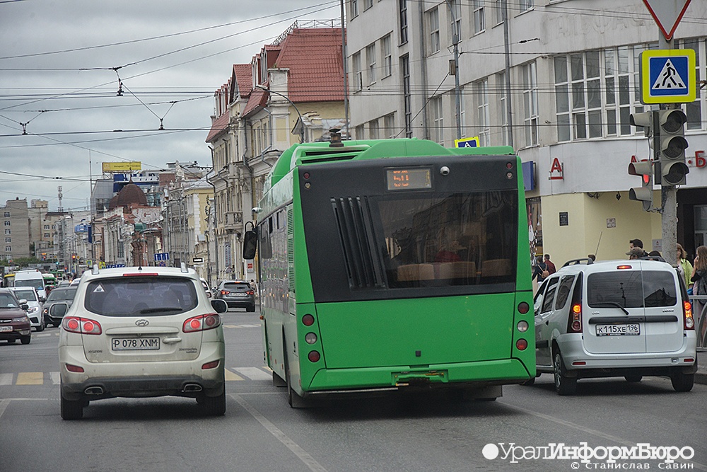  транспортная компания заплатит выпавшей автобуса екатеринбурженке 