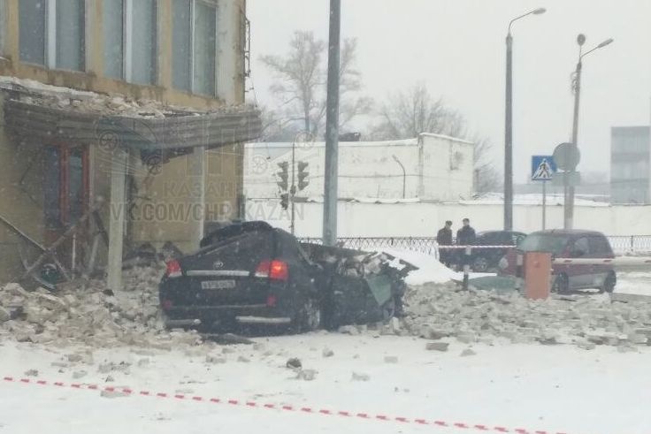  крыша казанского завода рухнула джип директора 