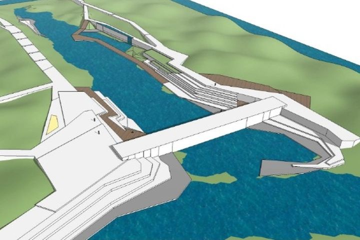  поросший зеленью берег екатеринбургской реки хотят закатать камень 