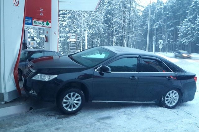  пермячка toyota врезалась бензоколонку 