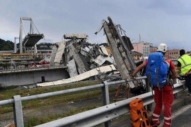  власти италии взялись обслуживавшую рухнувший мост фирму 