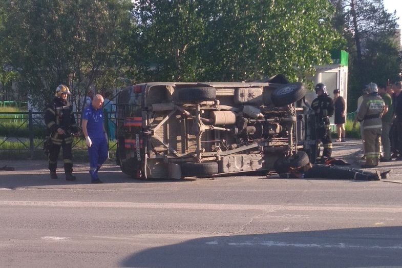  ноябрьске летчика восьмерке дтп погиб спасатель 