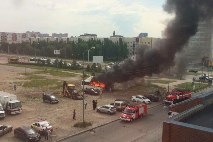  сургуте вспыхнул припаркованный автобус 