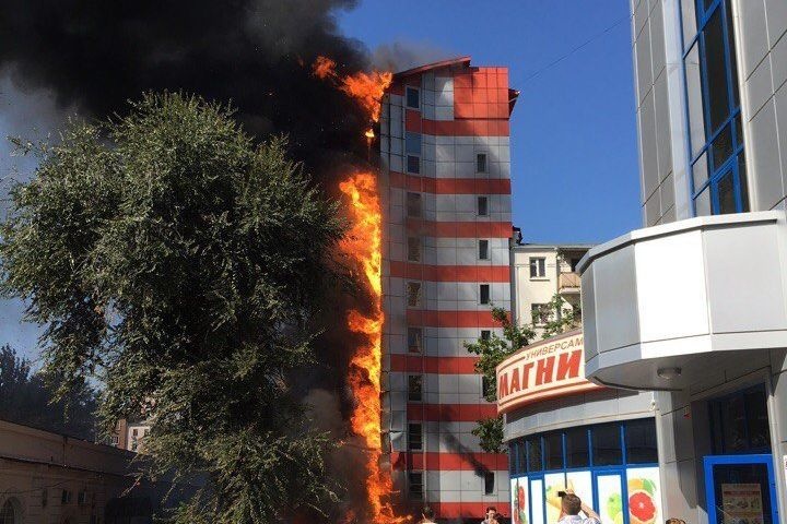  ростове-на-дону горит 10-этажный отель погибшие 