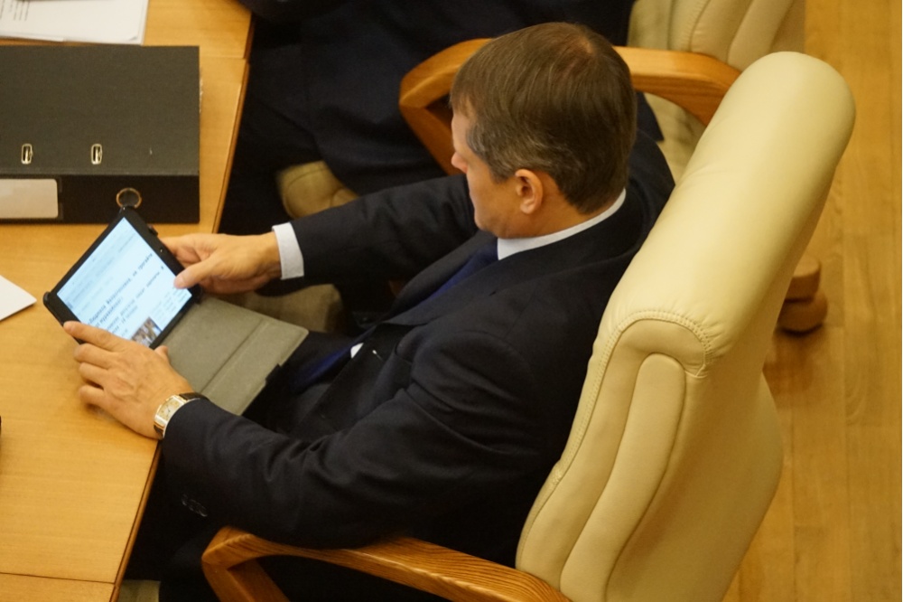  свердловские единороссы сумели отыграть закон приеме школы 