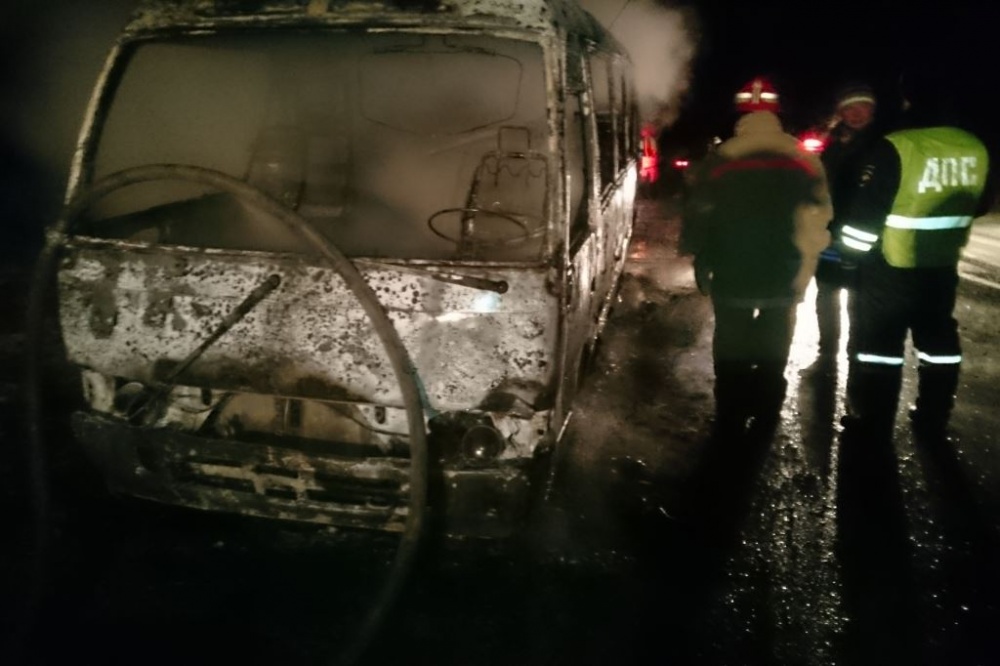 Екатеринбуржцы едва не сгорели в автобусе на трассе под Белорецком 