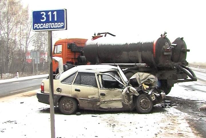  тюменью daewoo nexia нырнула камаз 