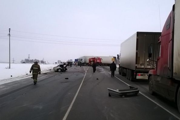  зауралье трассе иномарку разорвало надвое 