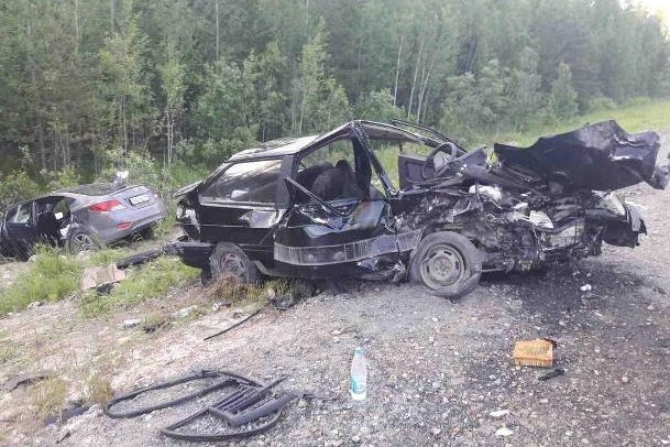  югорской трассе лобовом дтп пострадали человека 