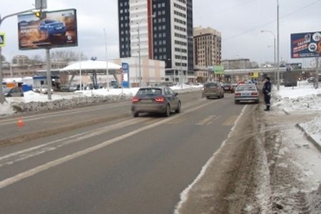  22-летний екатеринбуржец попал колеса hyundai зебре 