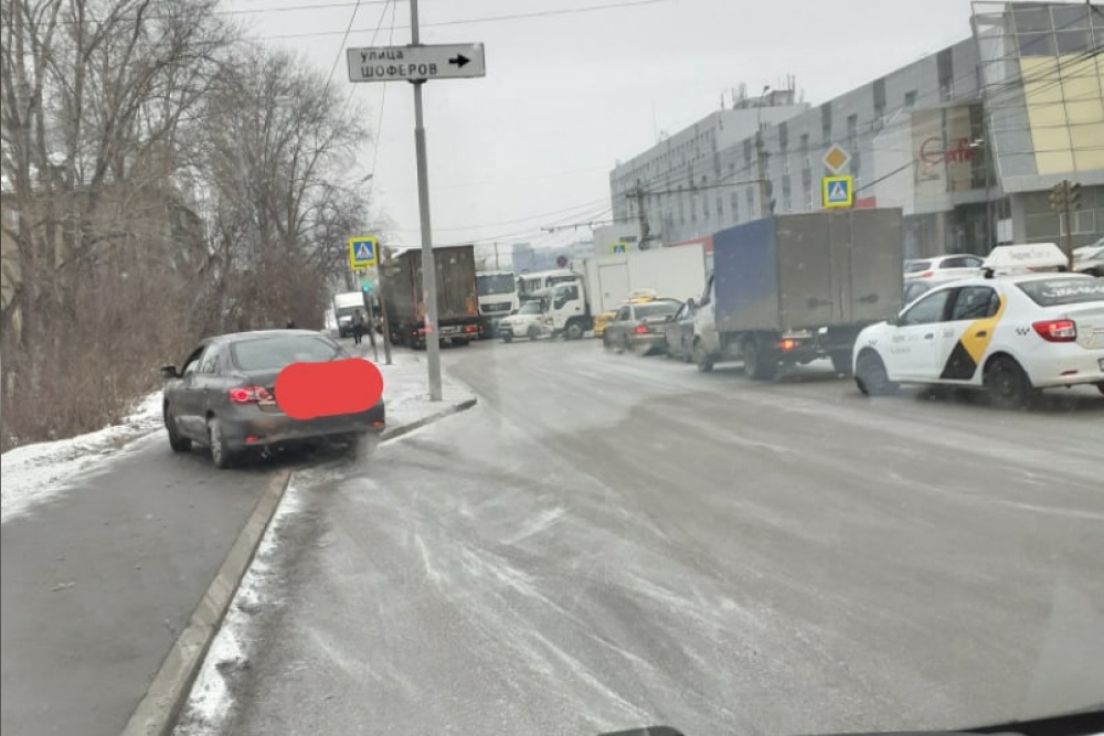  екатеринбурге дтп узком улицы блюхера заблокировало движение 