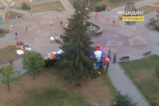 екатеринбурге батут сдуло детьми 