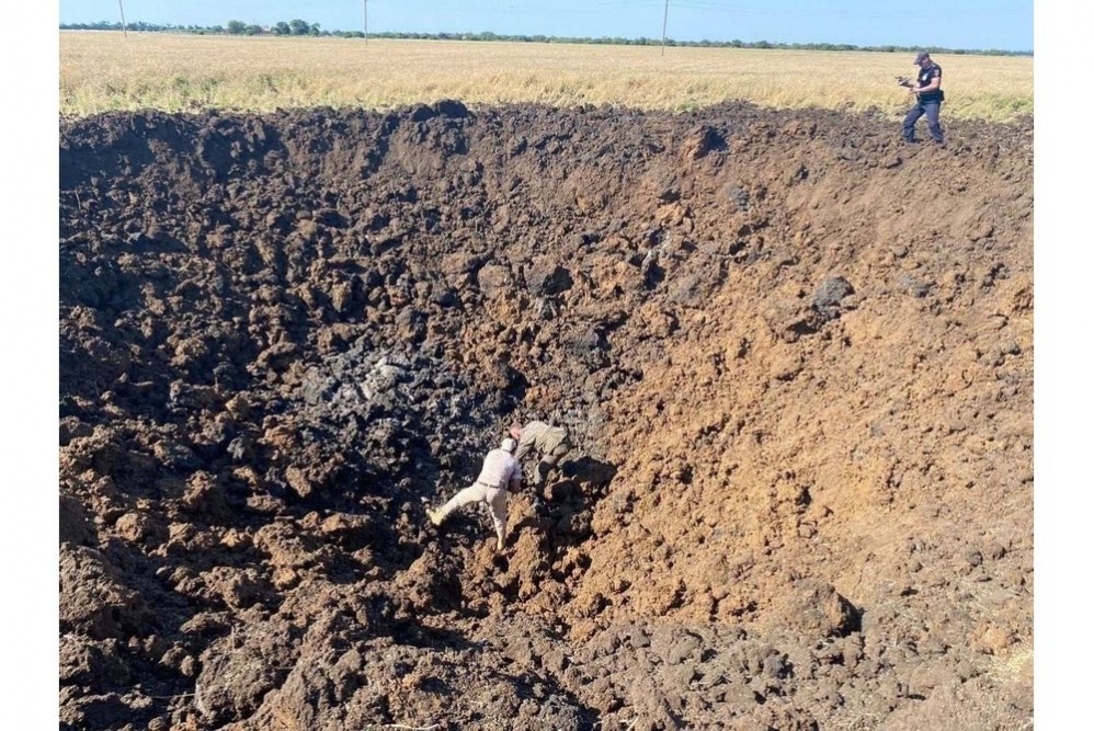  взрыва приморско-ахтарске образовалась огромная воронка 