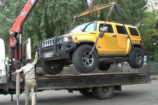  екатеринбургские приставы арестовали hummer- хамелеон 