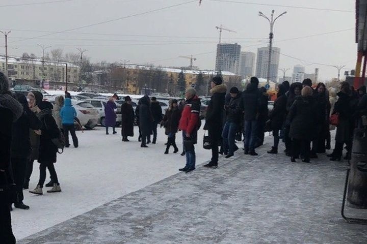  электронные террористы сообщили минах семи школах екатеринбурга 