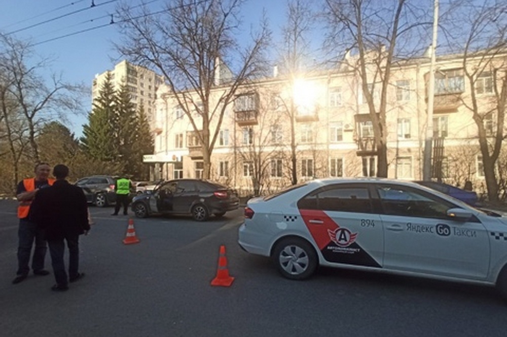  уралмаше 12-летнюю девочку сбила машина яндекс такси 