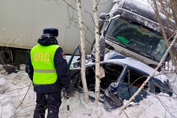  парень вез мать больницу подробности смертельной аварии серовском 