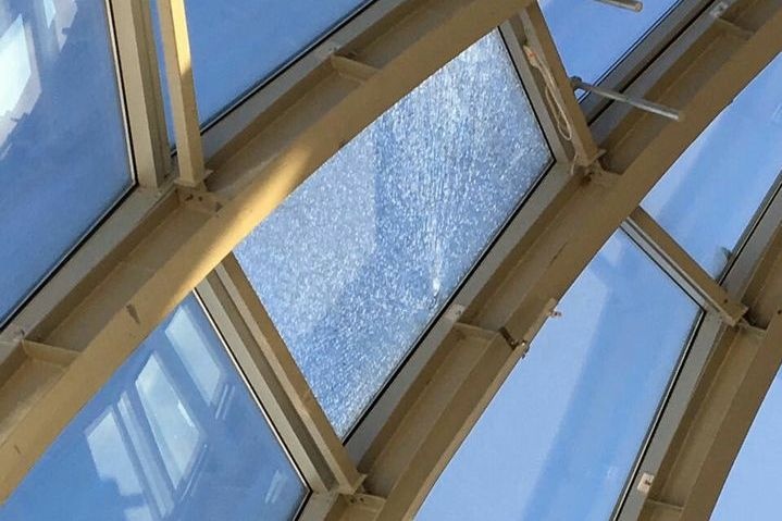  здание свердловского заксобрания признано опасным 