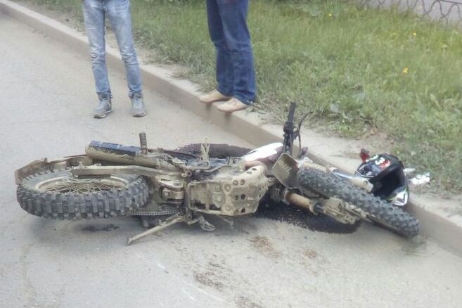  екатеринбурге 15-летний байкер протаранил легковушку 