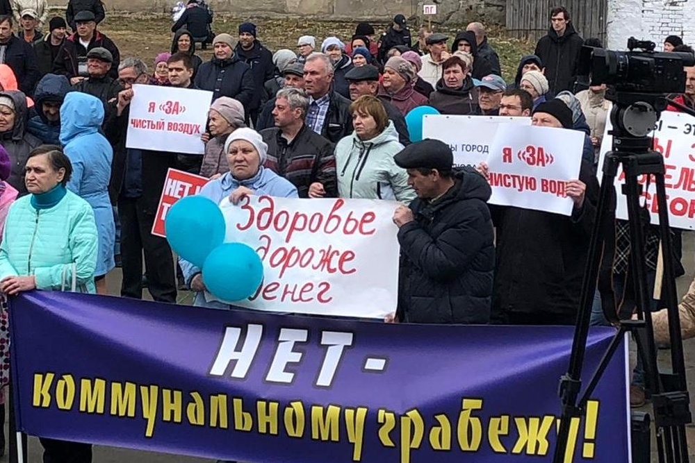  сотни красноуфимцев вышли митинг против строительства мусорного полигона 
