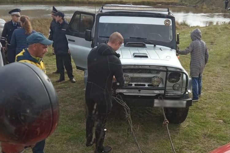 трое свердловчан утонули уазиком 