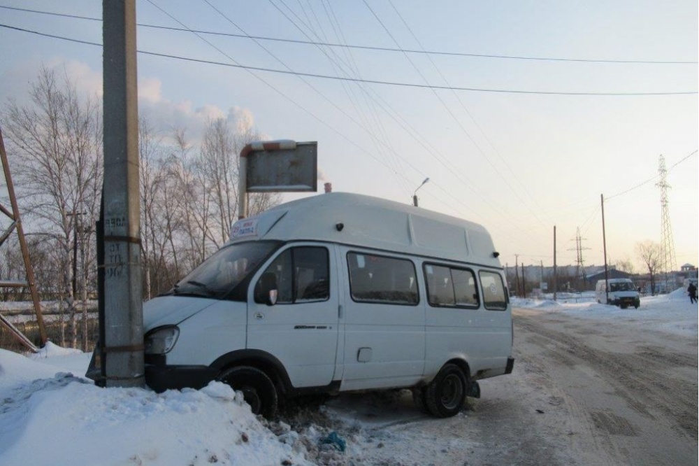 В Югре вахтовик устал ждать водителя и угнал маршрутку