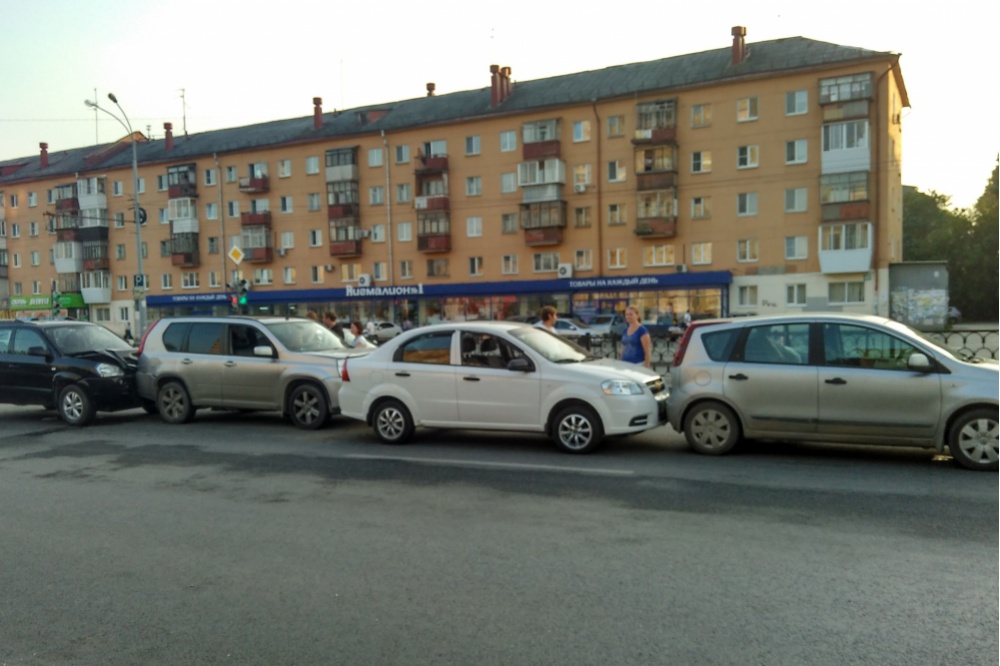  екатеринбурге уралмаше собрался паровозик иномарок 