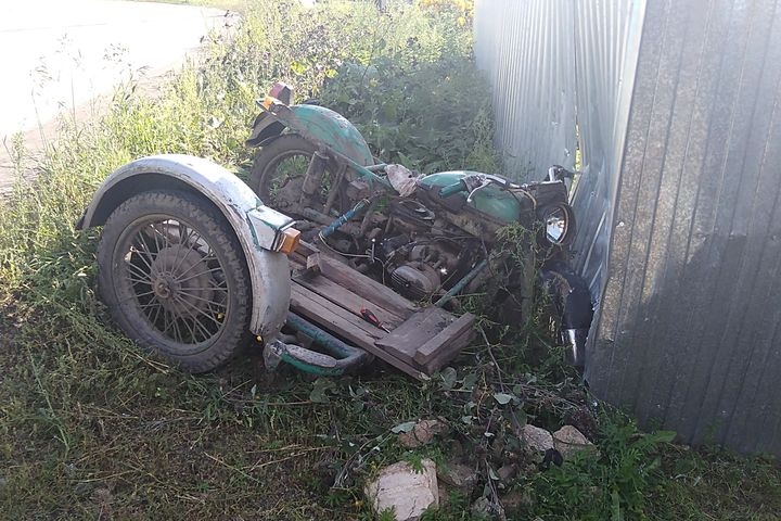  свердловском селе юная мотоциклистка врезалась забор пострадали дети 