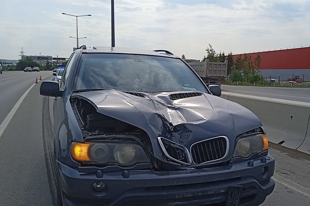  екатеринбурге bmw насмерть сбил пешехода перебегавшего кольцовский тракт 