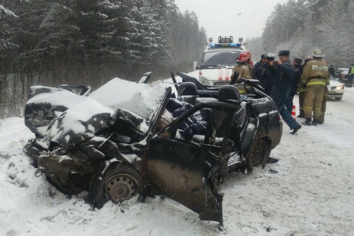  вылетела встречку свердловской трассе дтп погибли человека 