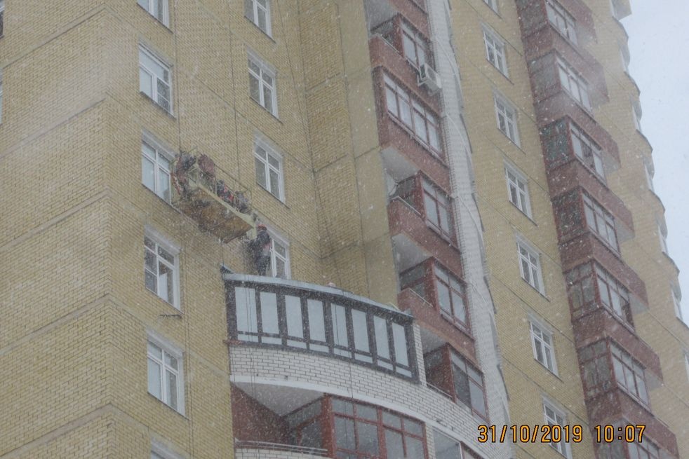 раздетой ураганом екатеринбургской высотке возвращают фасад 