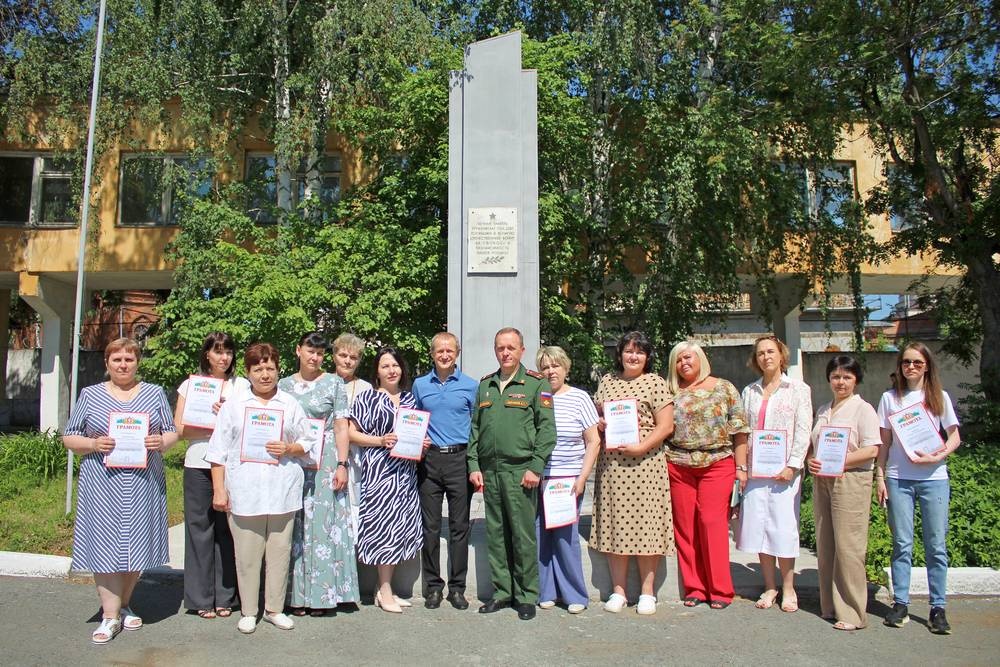  сотрудники военных госпиталей екатеринбурга получили подарки депутата зяблицева 
