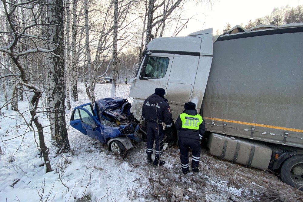  дтп камазом екатеринбургом погиб 20-летний уралец 