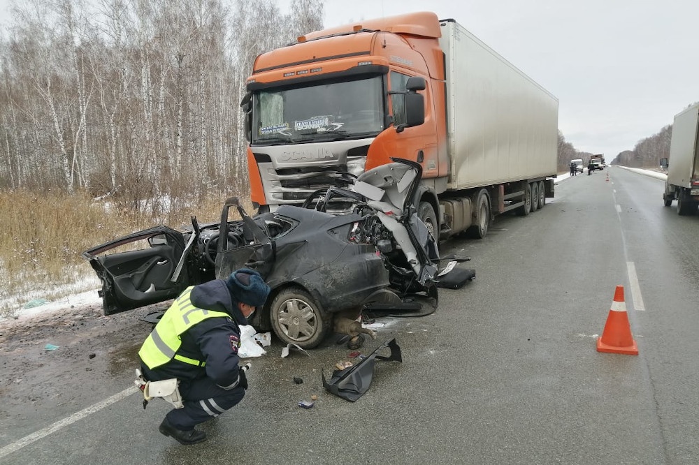  трассе екатеринбург тюмень дтп фурой погибла супружеская пара 