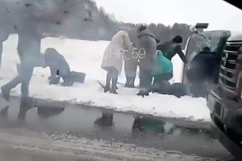  трассе прикамье перевернулся автобус пассажирами 