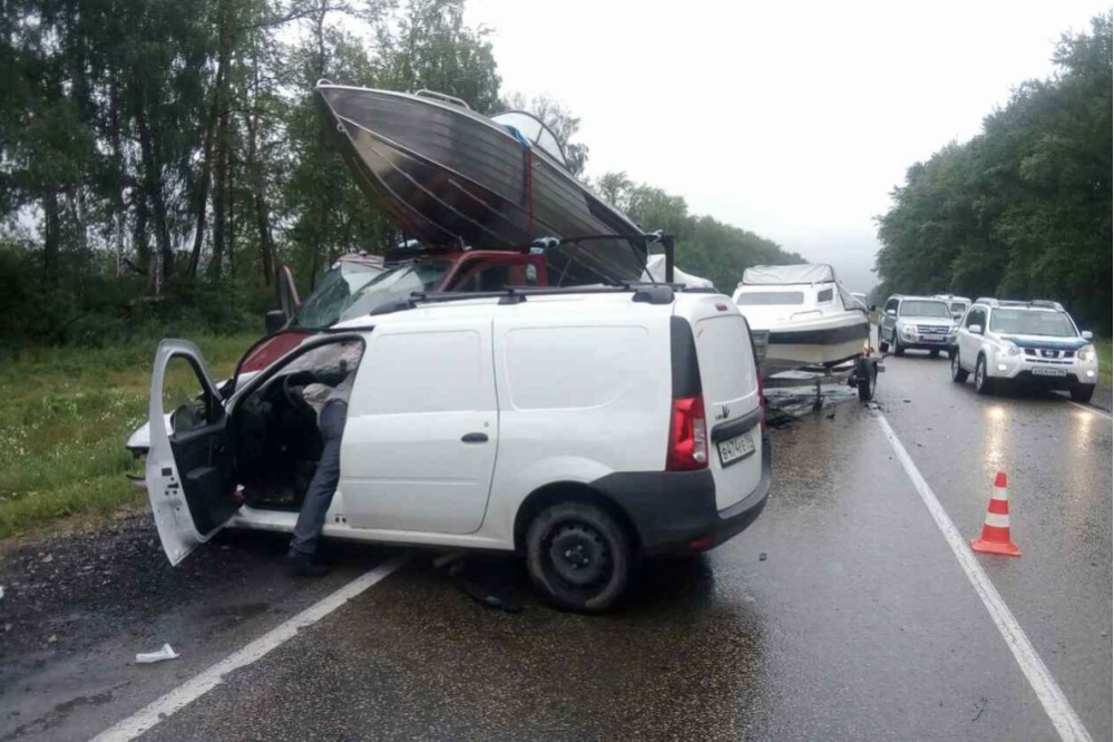  мокрой трассе екатеринбургом дтп попали катера 