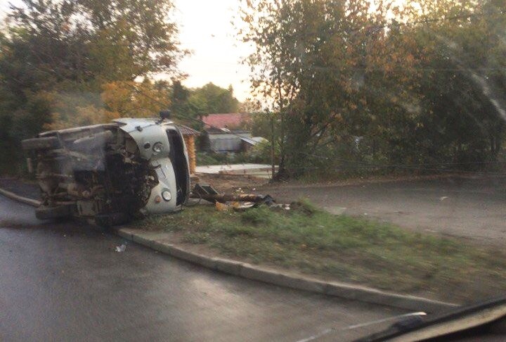  екатеринбурге буханка снесла фонарный столб 