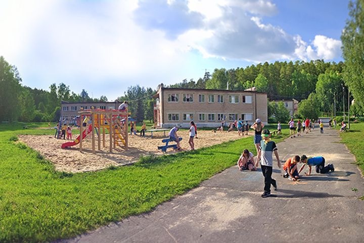  7-летний миасец выпал детском лагере 