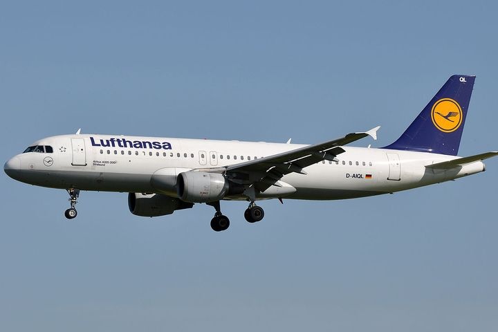  Lufthansa      
